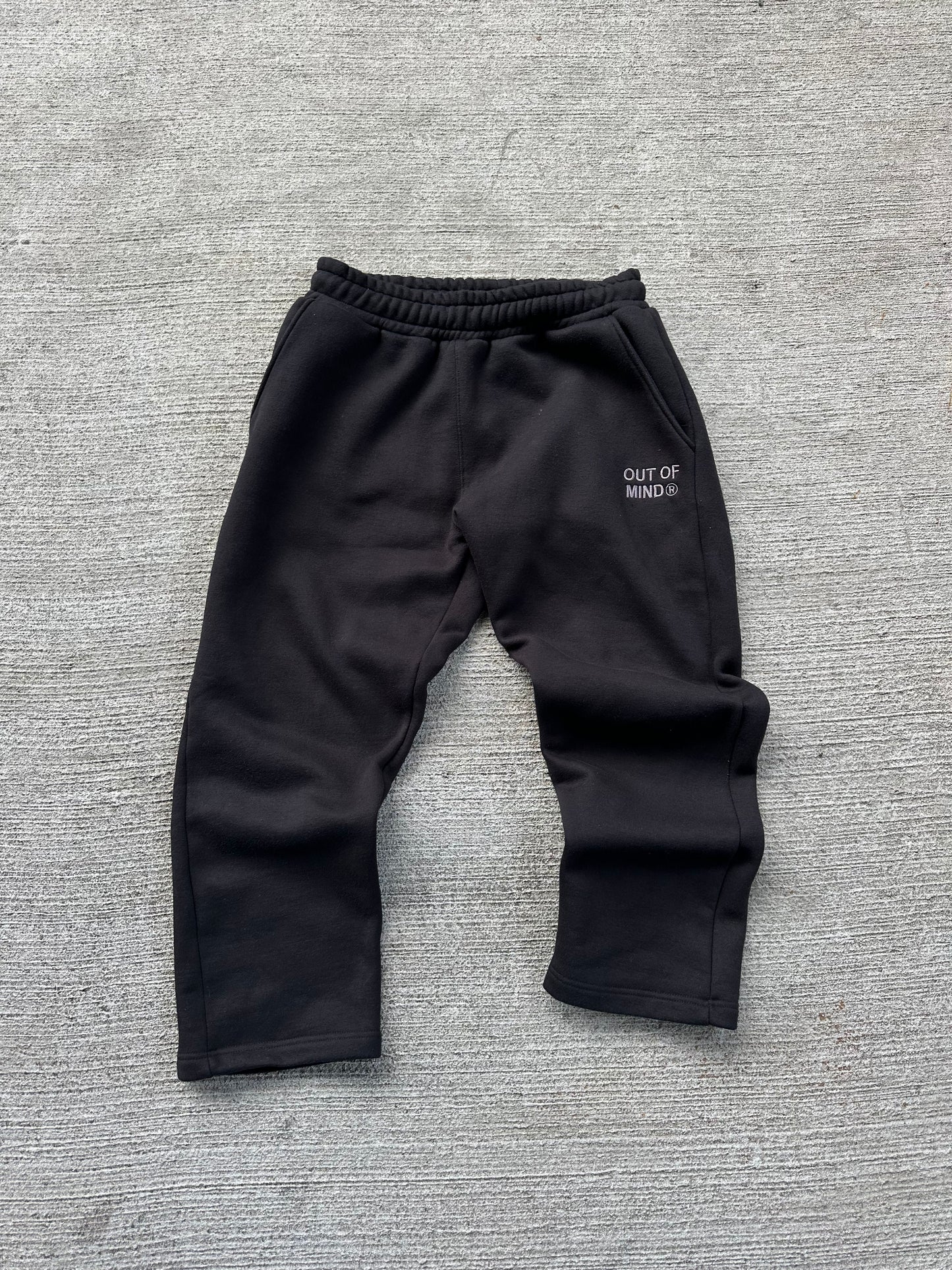 BLACK “OUT OF MIND” PANTS